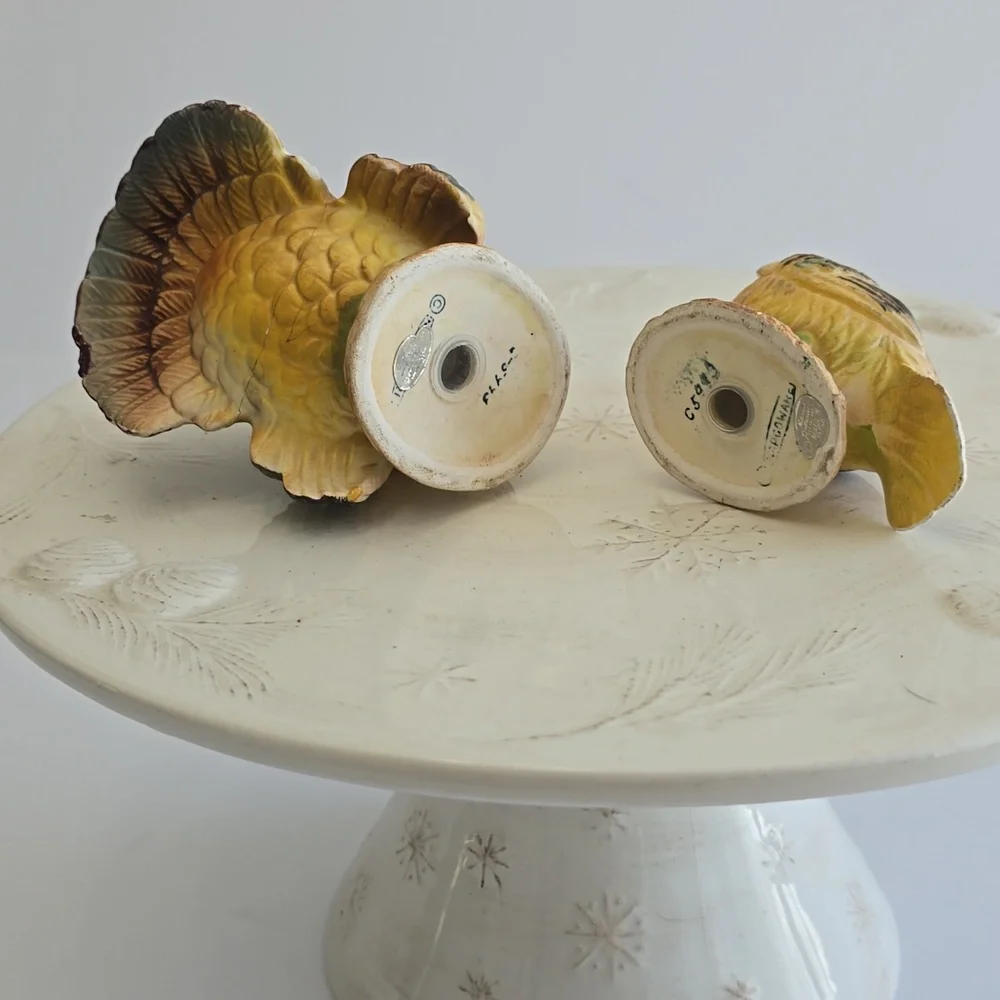 Vintage Set Of 2 Napcoware Turkey Handpainted  Ceramic Salt & Pepper Shakers